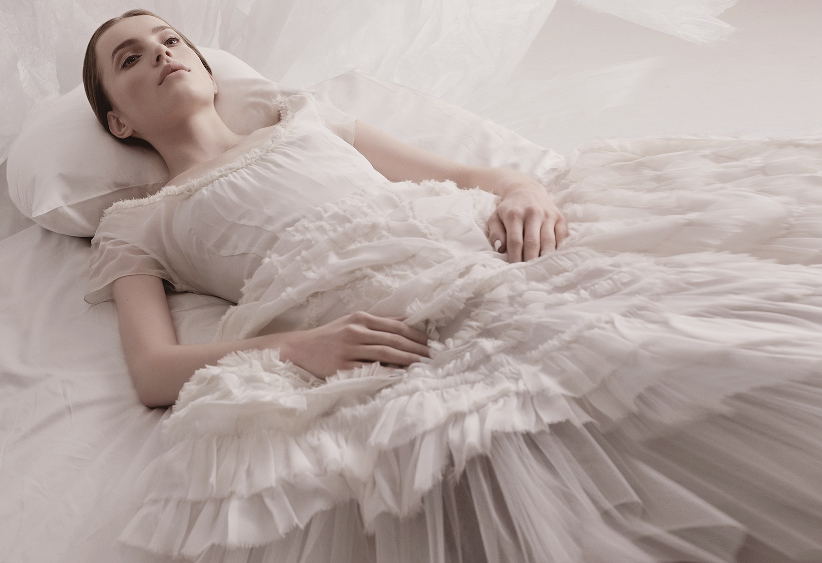 DEUTSCH_WAKING-BEAUTY_01_NEW_NO-TYPE